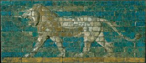 Painel com striding lion, c.600-575 aC (cerâmica vidrada)